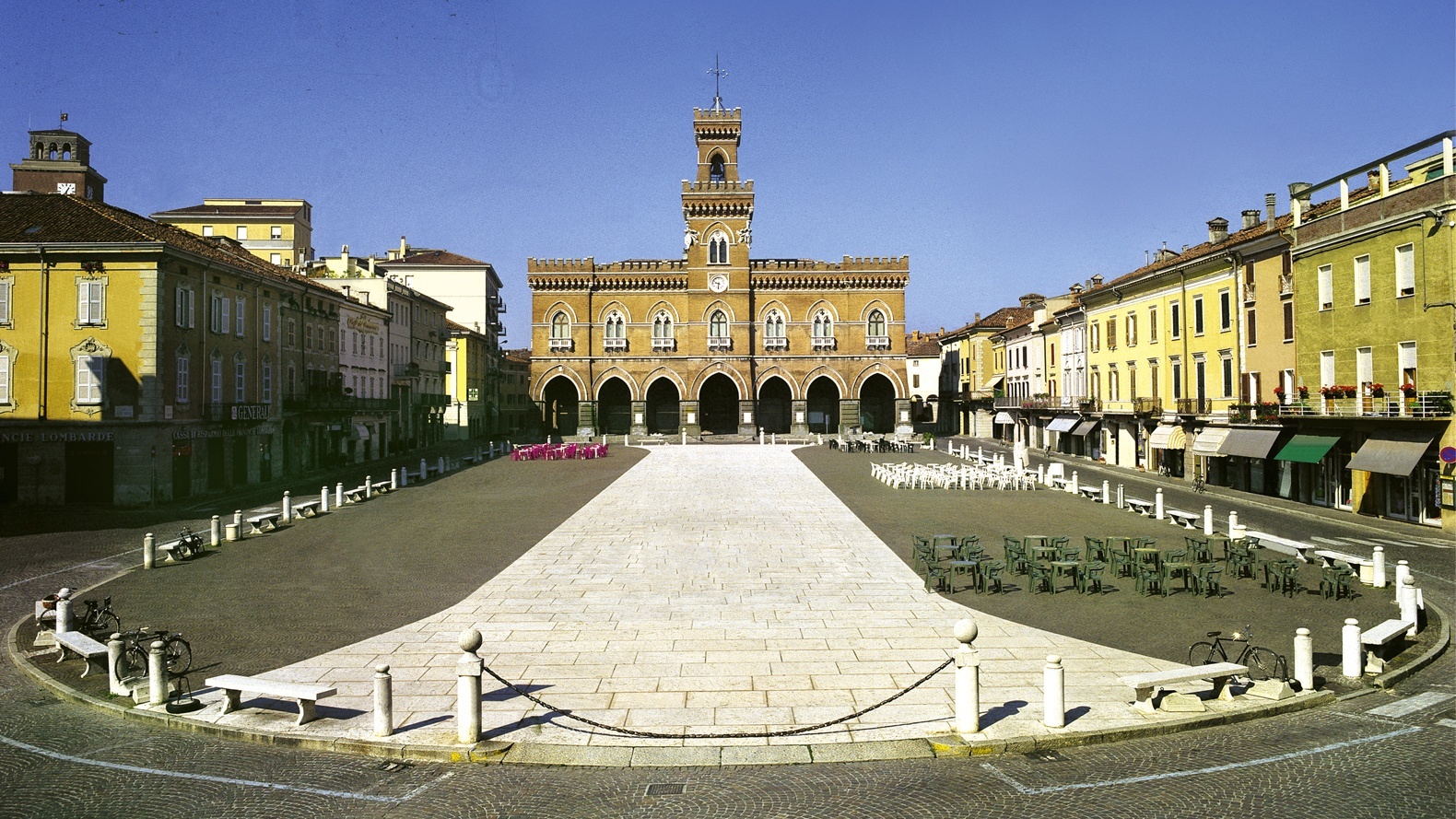 Е италия. Casalmaggiore Италия. Италия Casalmaggiore Torre Littoria. Италия Casalmaggiore Torrione Estense‎. Италия Casalmaggiore Museo diotti.