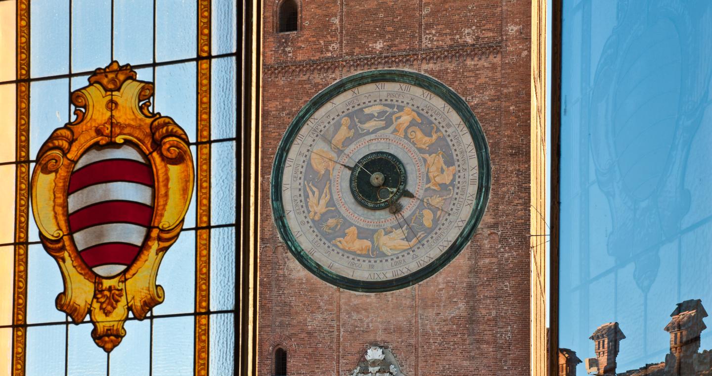 Particolare dell’orologio del Torrazzo di Cremona.
